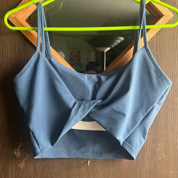 Backless Twisted Cropped Yoga Tank Top - Picture 4 of 4